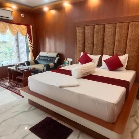 Resort Saikat Saranya Мандармони Екстериор снимка