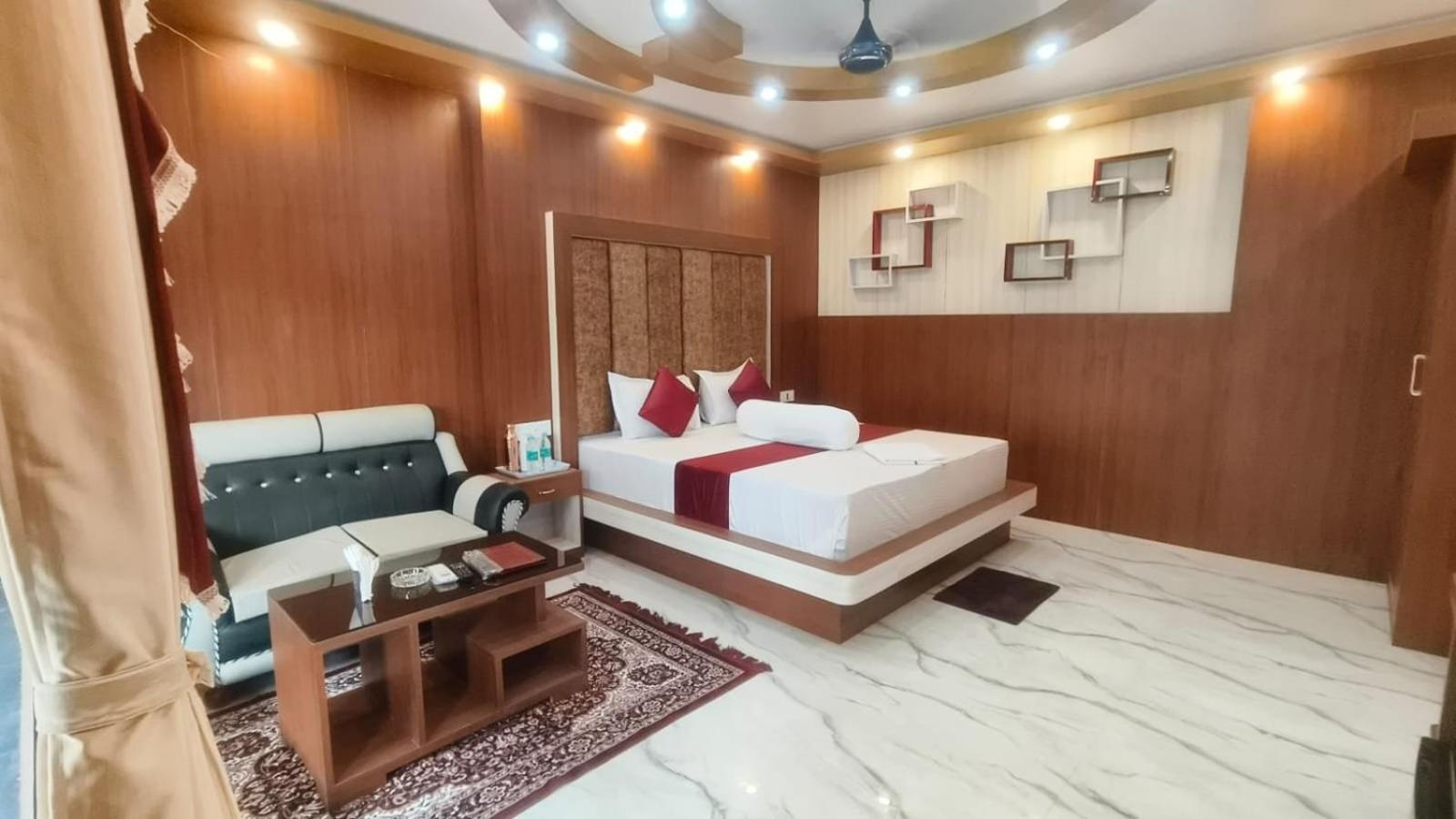 Resort Saikat Saranya Мандармони Екстериор снимка