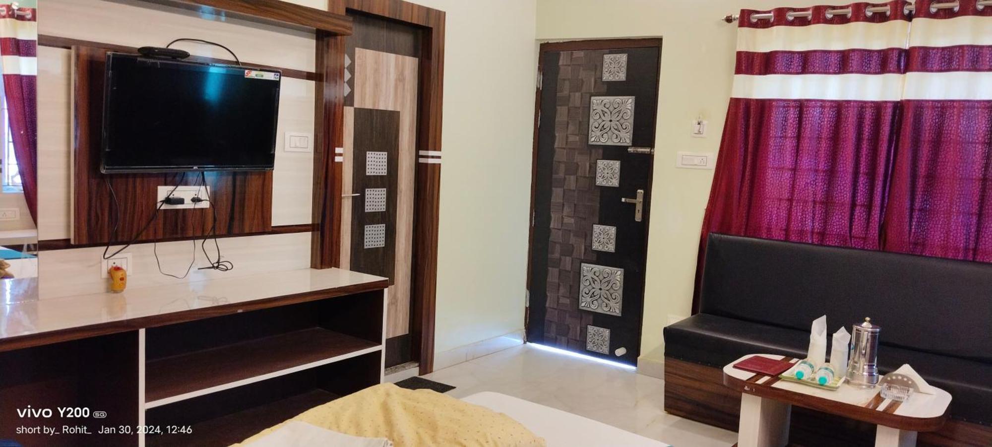 Resort Saikat Saranya Мандармони Екстериор снимка