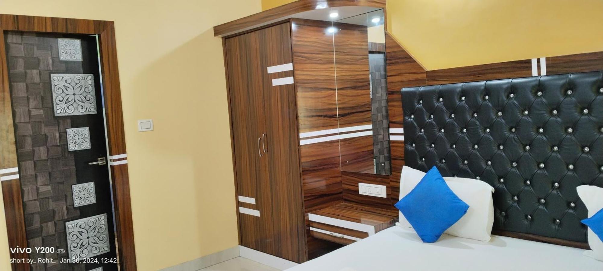 Resort Saikat Saranya Мандармони Екстериор снимка